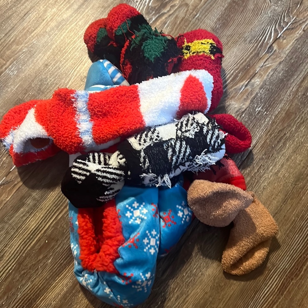 Pile of random Christmas fuzzy socks(6)